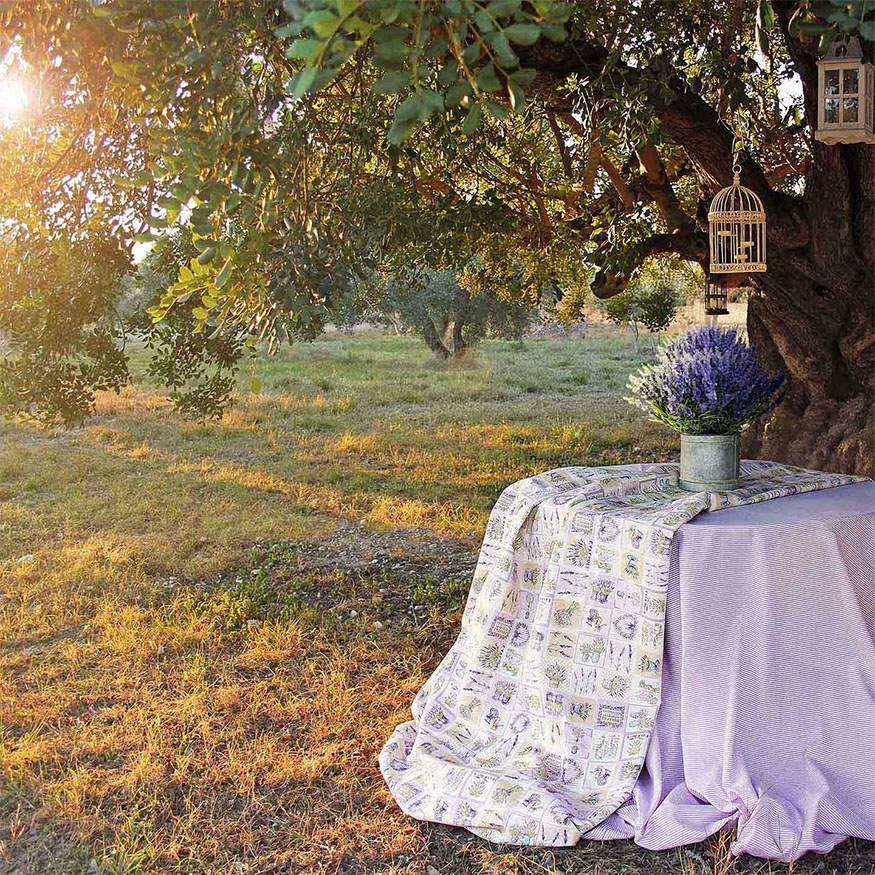 Loneta estampada motivos lavanda estilo provenzal